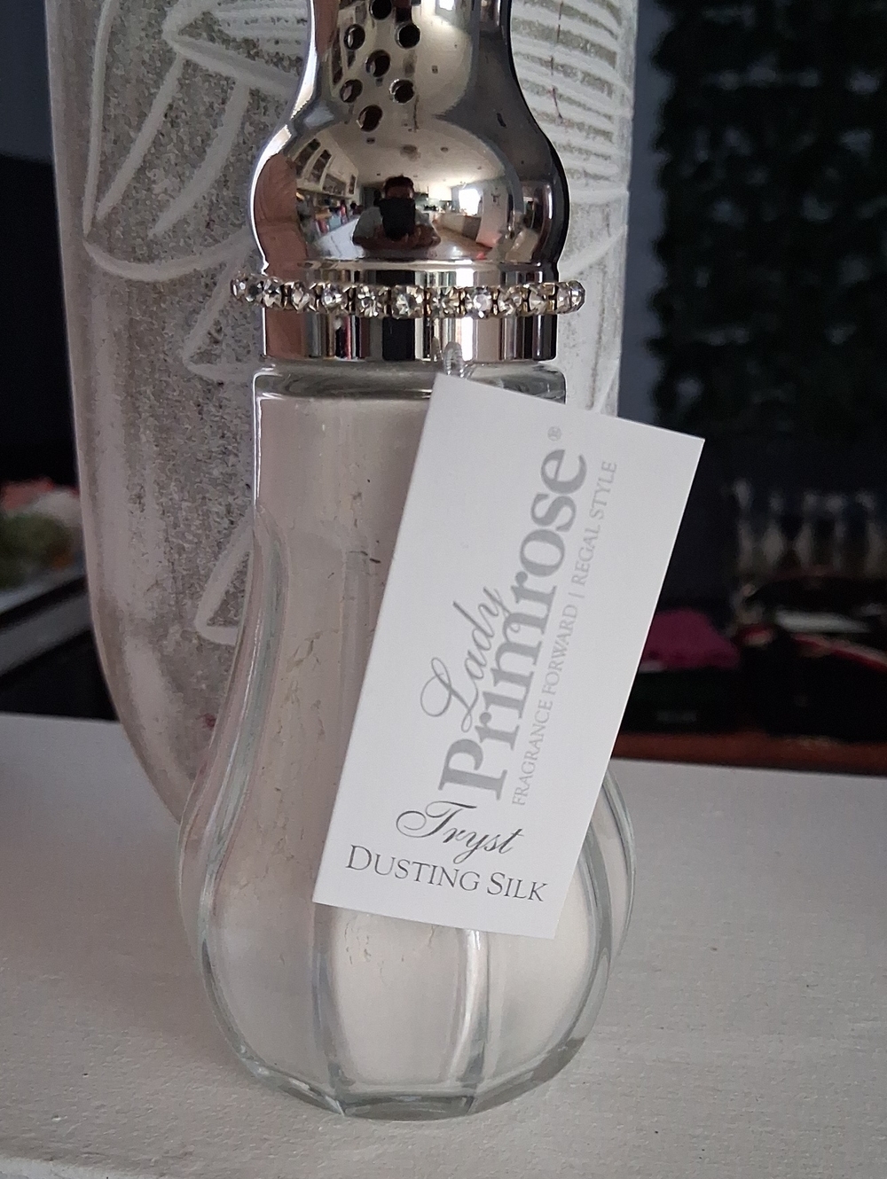Tryst Dusting Silk Body Powder - White Lady Primrose